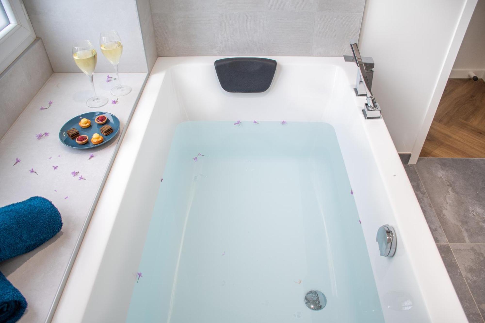 L'Appartement Des Ducs Avec Baignoire Double Nantes Extérieur photo