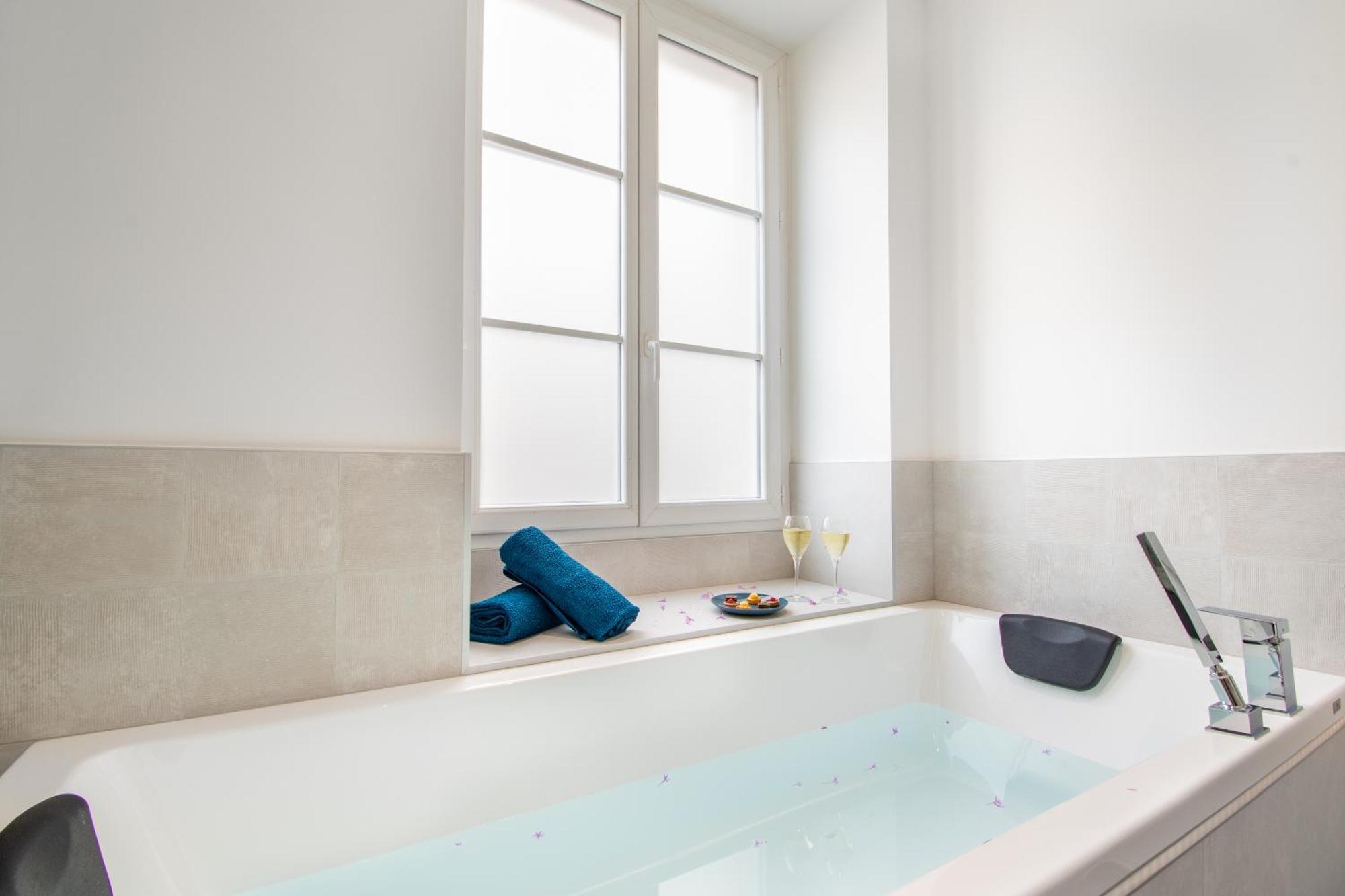 L'Appartement Des Ducs Avec Baignoire Double Nantes Extérieur photo